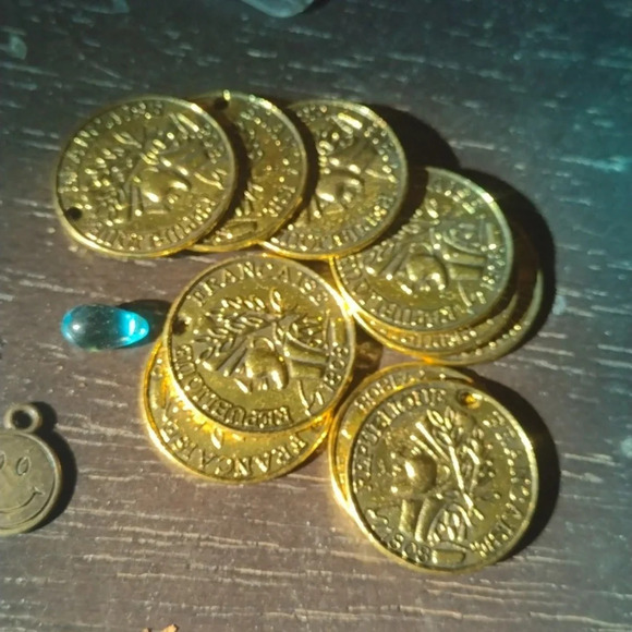 Pendants/Gem/Stamp - Picture 2 of 3